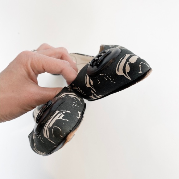 Authentic CHANEL Printed Kitten Heels - Picture 3 of 8